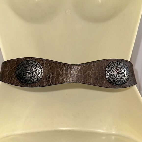 Jessica Simpson Boho Western Brown Belt with Silver Buckle & Silver Conchos - Picture 4 of 10
